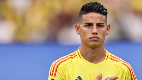 James Rodríguez durante los himnos en el partido contra Panamá