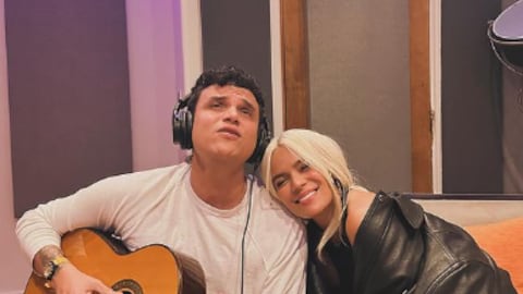 Silvestre Dangond y Karol G graban canción juntos y las redes sociales estallan de emoción.