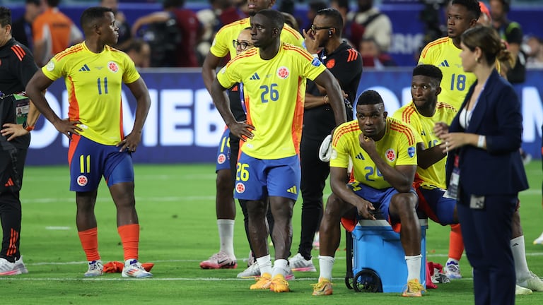 MIAMI GARDENS, FL - JULY 14: The Colombia team watches Argentina celebrate following the Copa America Finals match between Colombia and Argentina on Sunday, July 14 2024 at Hard Rock Stadium in Miami Gardens, Fla. (Photo by Peter Joneleit/Icon Sportswire via Getty Images)