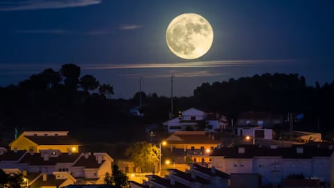 Luna de flores.  La luna llena del mes de mayo