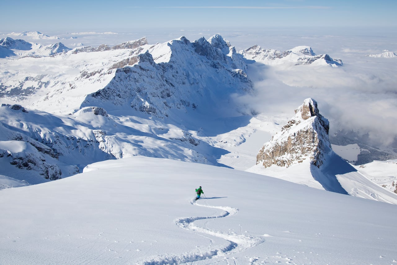 Disfrute de la nieve y de los picos más altos de Suiza