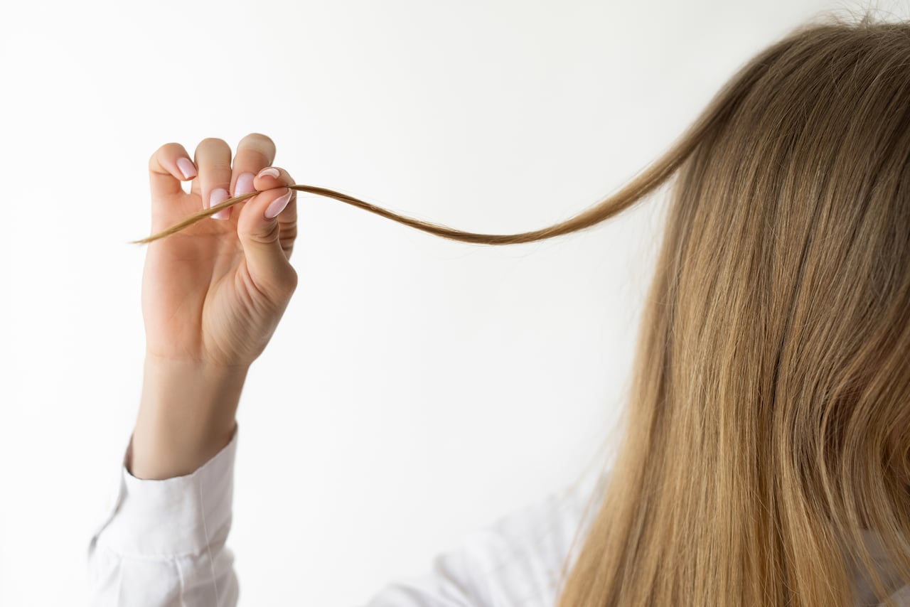 El mercado de suplementos capilares está en auge, con el colágeno a la cabeza. Sanja Zivanovic desvela si este popular producto es efectivo para mejorar la salud del cabello.