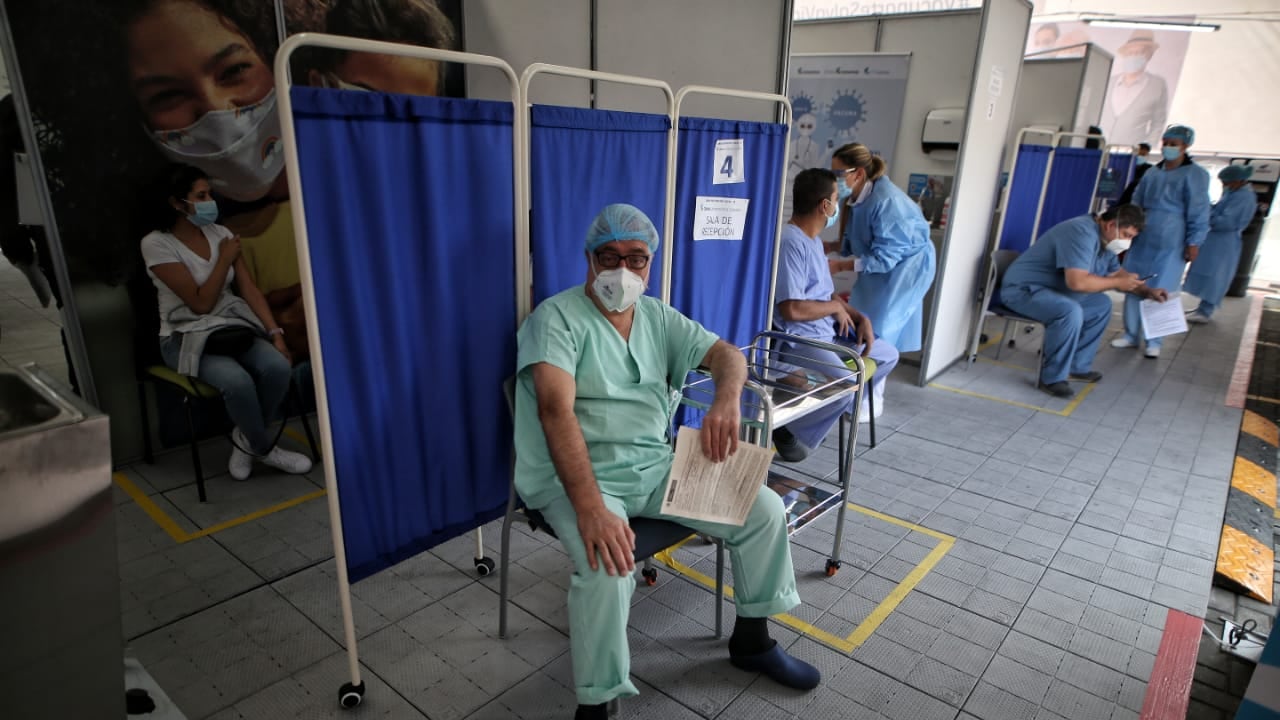 Primer día Jornada de vacunación contra Covid19 al  personal medico de primera linea