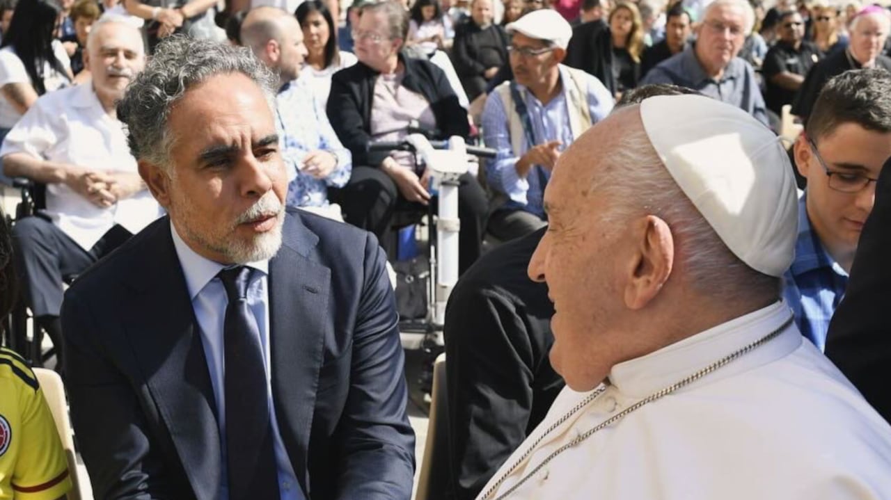 Armando Benedetti recibió la bendición del Papa Francisco.