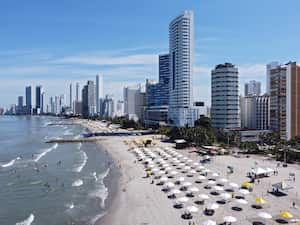 Panoramica playa turismo en Bocagrande
coronavirus
Cartagena enero 10 del 2021
Foto Guillermo Torres Reina / Semana