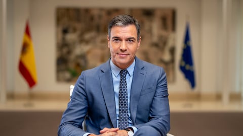 El primer ministro español, Pedro Sánchez, posa para un retrato después de una entrevista con The Associated Press en el Palacio de La Moncloa en Madrid, España, el 27 de junio de 2022. El primer ministro español, Pedro Sánchez, dice que considerará dimitir después de lo que él llama “espurio” Las acusaciones de corrupción contra su esposa llevaron a que se abriera una investigación judicial el 24 de abril de 2024. Sánchez dijo en una carta publicada en su cuenta X que si bien las acusaciones contra su esposa Begoña Gómez son falsas, cancelará su agenda pública hasta el lunes, cuando anunciar si continuará o dimitirá.