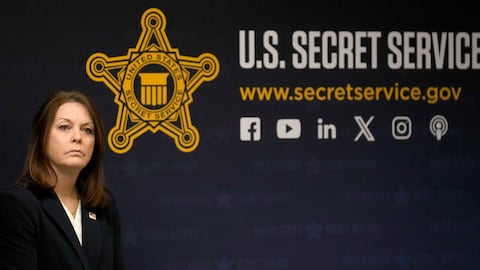 La directora del Servicio Secreto, Kimberly Cheatle, asiste a una conferencia de prensa el 4 de junio de 2024 en Chicago.  Cheatle y el Servicio Secreto están bajo intenso escrutinio luego de un intento de asesinato del expresidente Donald Trump durante un mitin el sábado 13 de julio en Pensilvania.