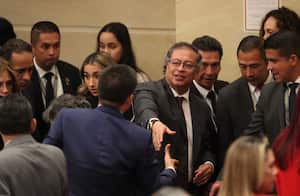 Presidente Gustavo Petro abandona el congreso