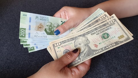 Pesos mexicanos y dólares