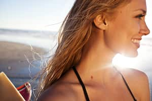 Estos son algunos consejos para mantener el cabello de la mejor forma pese al sol.